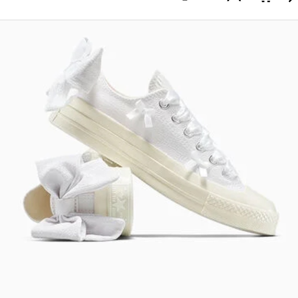 NWT Limited Edition Converse White Canvas Sneakers with Bow Detail
